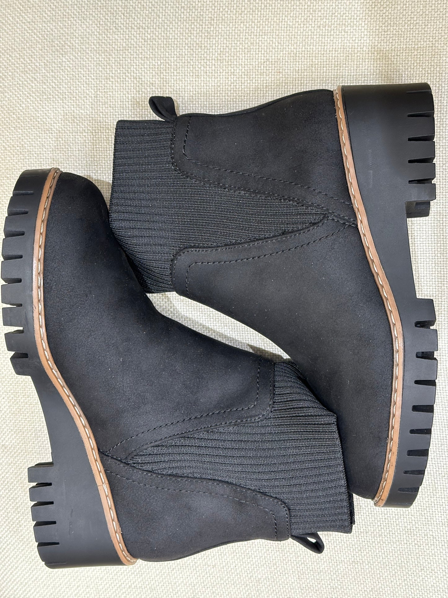 Magnolia Suede Black boots