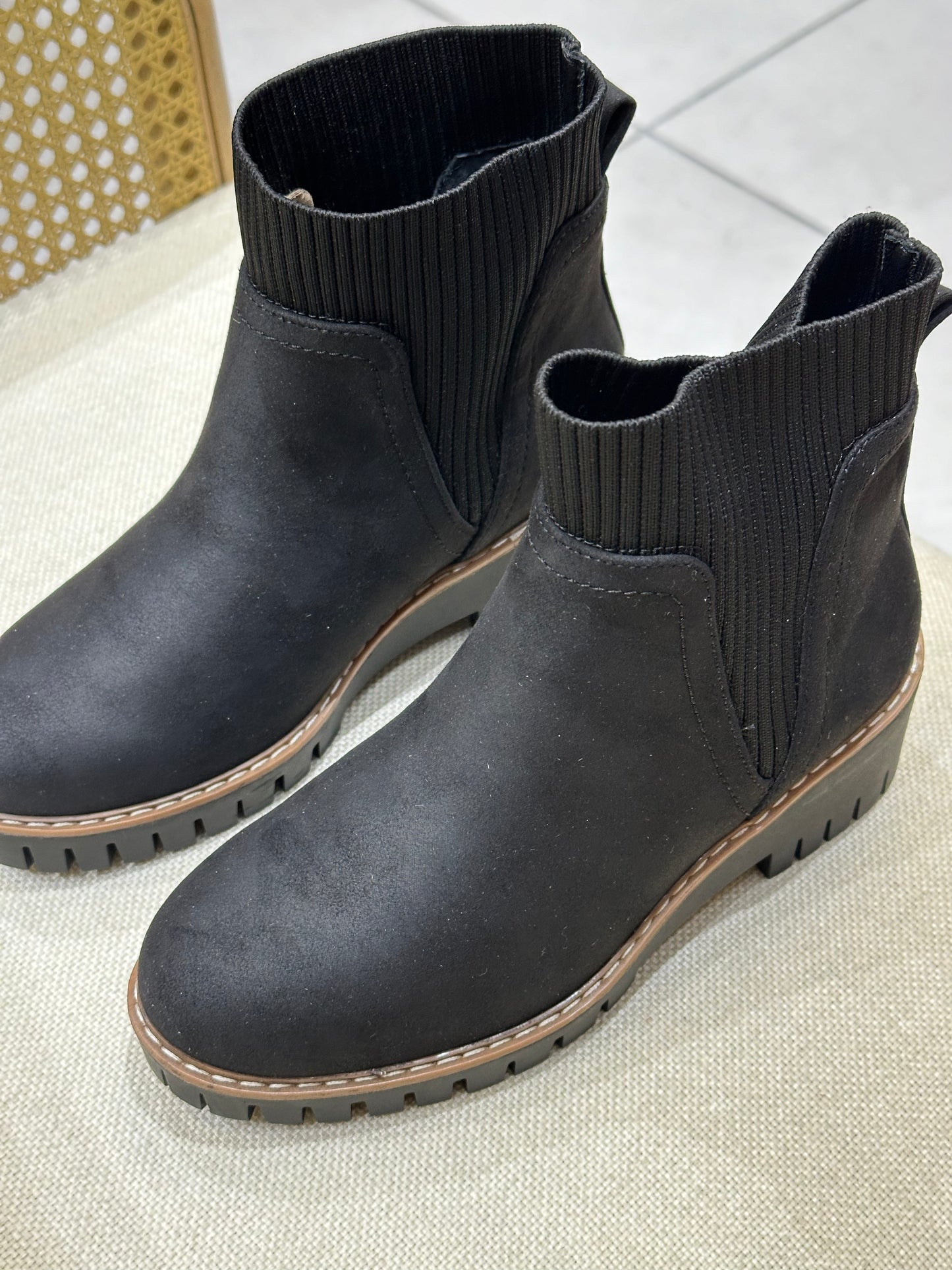 Magnolia Suede Black boots