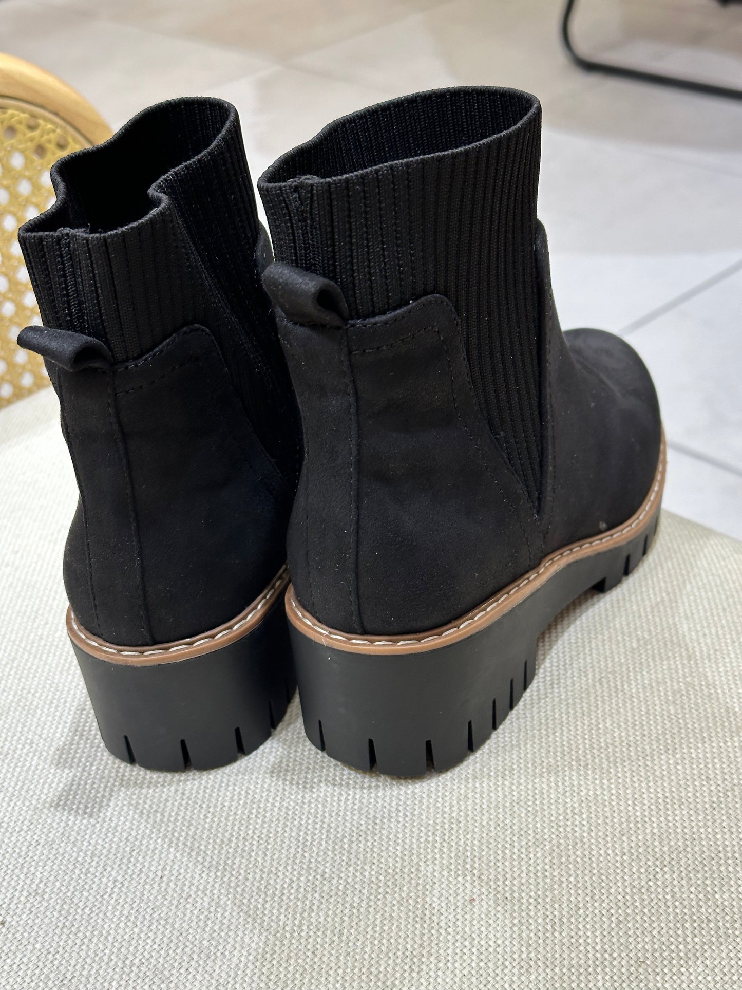 Magnolia Suede Black boots