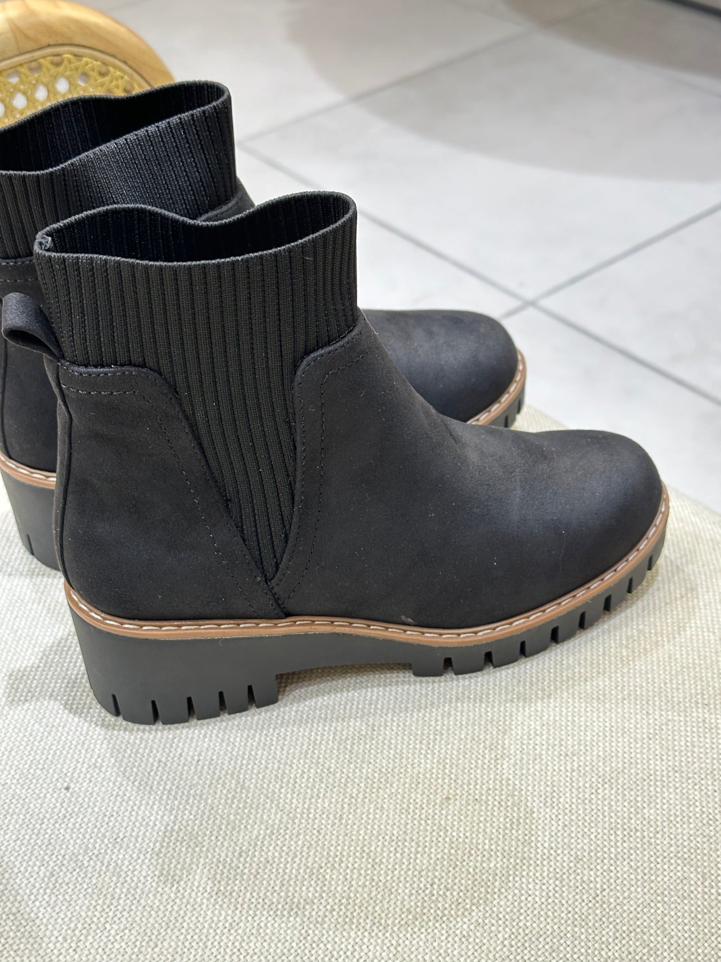 Magnolia Suede Black boots