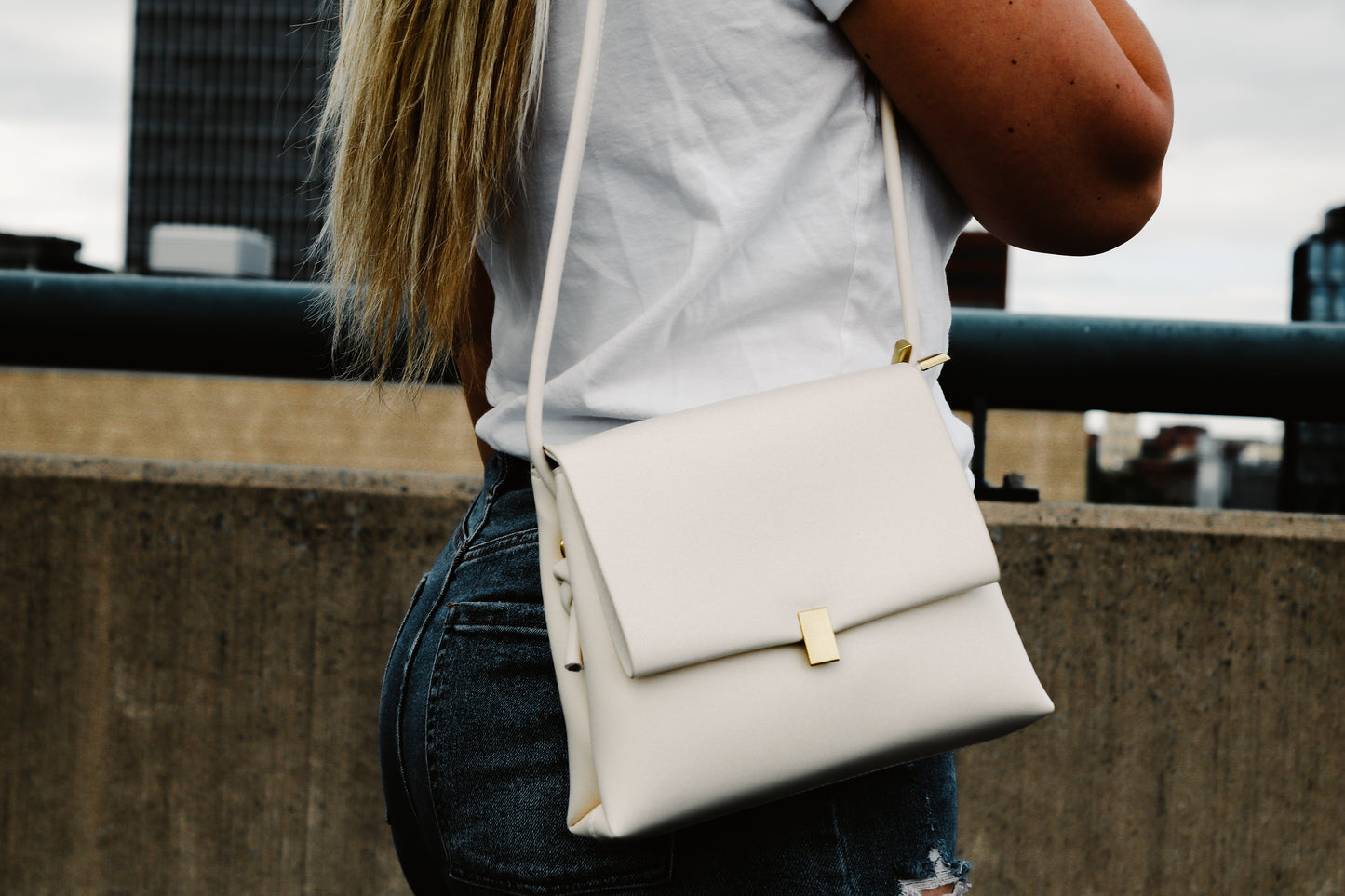 The simplicity shoulder bag -  white