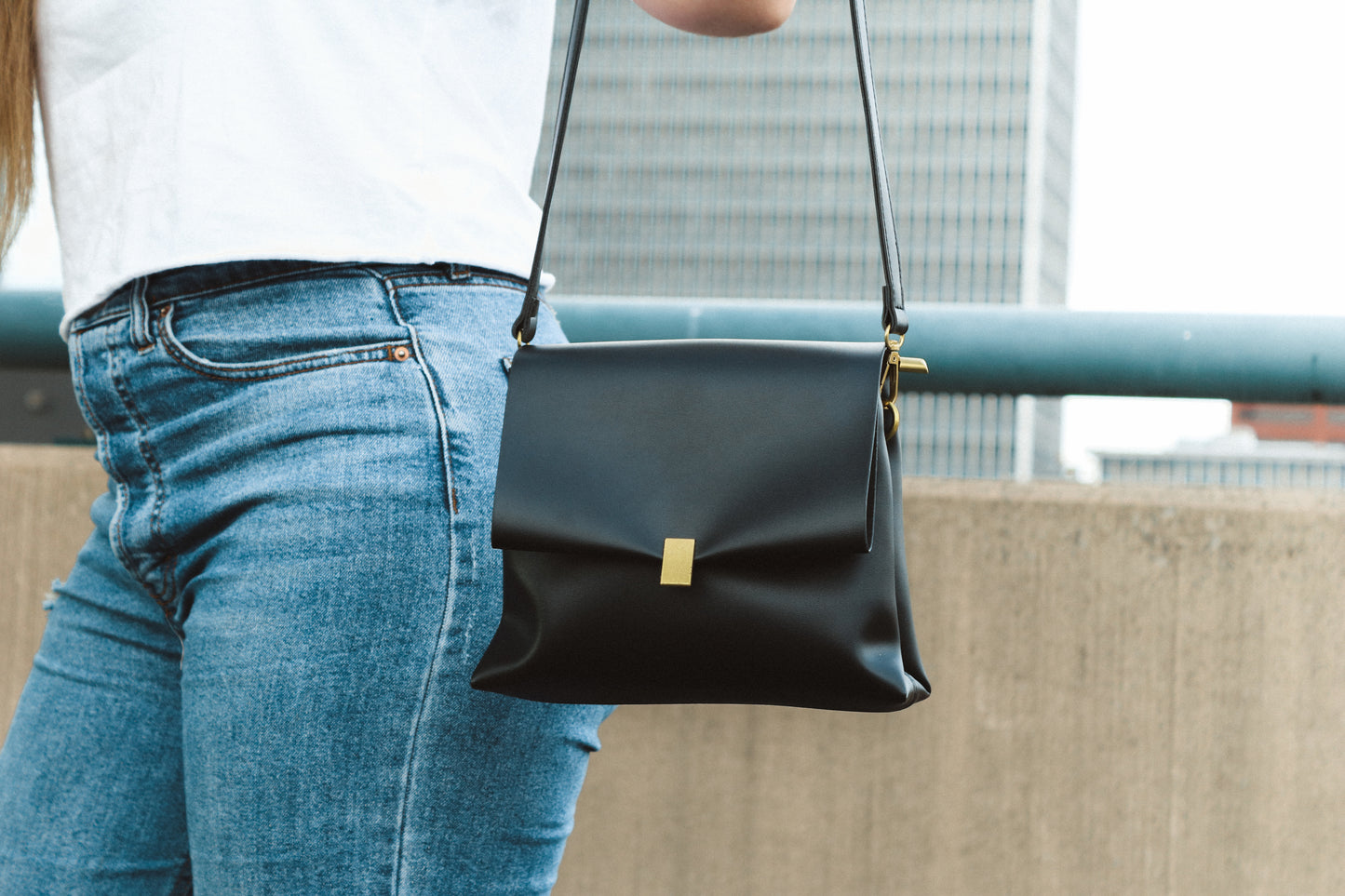 The simplicity shoulder bag - black